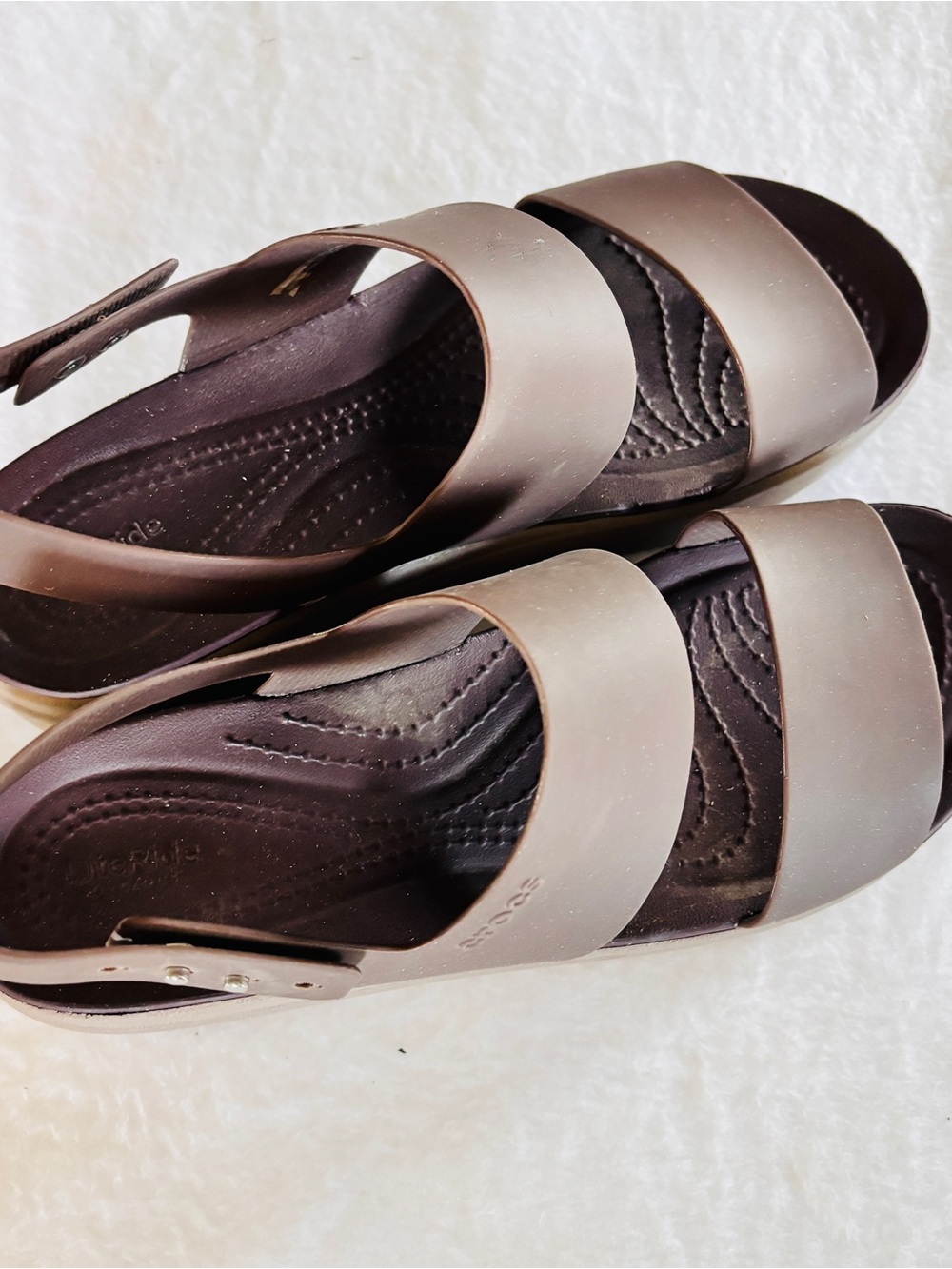 Crocs LiteRide Brooklyn Low Wedge Size 8 Platform Sandals Black Slingback EUC - Picture 3 of 8